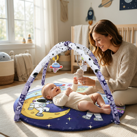 Tapis de jeu pour bébé tendance, couleurs vives et modernes, piscine à balles, aire de jeux pour bébé avec arches cosmiques et personnage fusée détachable