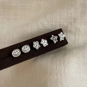 Boucles d'oreilles clous pour femme en argent sterling 925, design vintage mignon et de niche, luxe et mode, pour soirée, adaptées aux peaux sensibles - Product Image 4