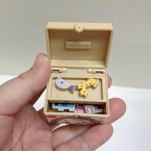 Miniature éducative <span class=keywords><strong>pour</strong></span> la petite enfance : Boîte de rangement puzzle alphabet anglais 26 lettres, ornement, accessoire de maison de poupée, jouet de simulation <span class=keywords><strong>pour</strong></span> jeu d'imitation - Product Image 2