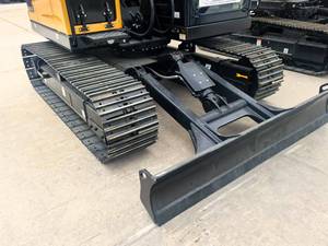 Excavatrice sur chenilles hydraulique Sany 75 d'occasion, 7,5 tonnes, avec boîte de vitesses, moteur, pompe, 90% NEUF, pour la construction et l'agriculture, modèle 2025 - Product Image 5