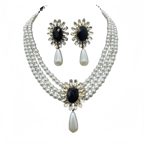 Set di gioielli geometrici in perle e cristallo-girocollo multistrato con orecchini abbinati - Product Image 2