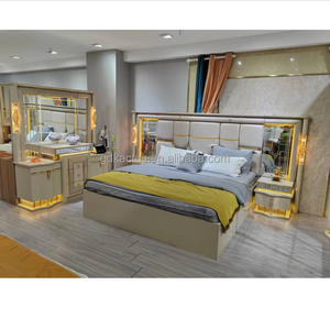 Ensemble de chambre à coucher de luxe <span class=keywords><strong>2026</strong></span> avec éclairage LED, lit super <span class=keywords><strong>king</strong></span> size, armoire à 8 portes et tête de lit miroir – Collection Meubles de Chambre Élégants - Product Image 1