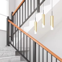 Moderne Innen- und Außentreppengeländer für Villen mit Schwarzen Pfostenklemmen und Holzhandlauf