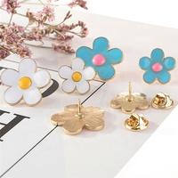 Badge personnalisé en alliage plaqué or, badge blanc fleur en émail souple