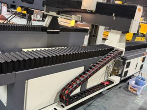 泡沫木材数控雕刻机 6KW 主轴 台湾 Syntec 系统 PLC 控制 3 轴高生产率电机轴承 - Product Image 3