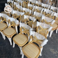 Fabricant de chaises à dossier croisé en bois empilables dorées pour mariage, événement, fête, pour enfants
