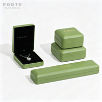 Boîte à bijoux de luxe FORTE en cuir PU vert avec intérieur en velours, logo personnalisé et service de marquage à chaud