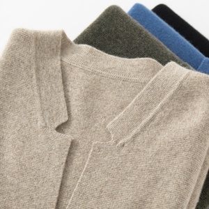 Vente en gros de vêtements en <span class=keywords><strong>tricot</strong></span> personnalisés avec logo OEM, veste en <span class=keywords><strong>tricot</strong></span> pour homme 100% laine mérinos, boutonnée, épaisse, décontractée, cardigan en <span class=keywords><strong>tricot</strong></span> pour homme - Product Image 6