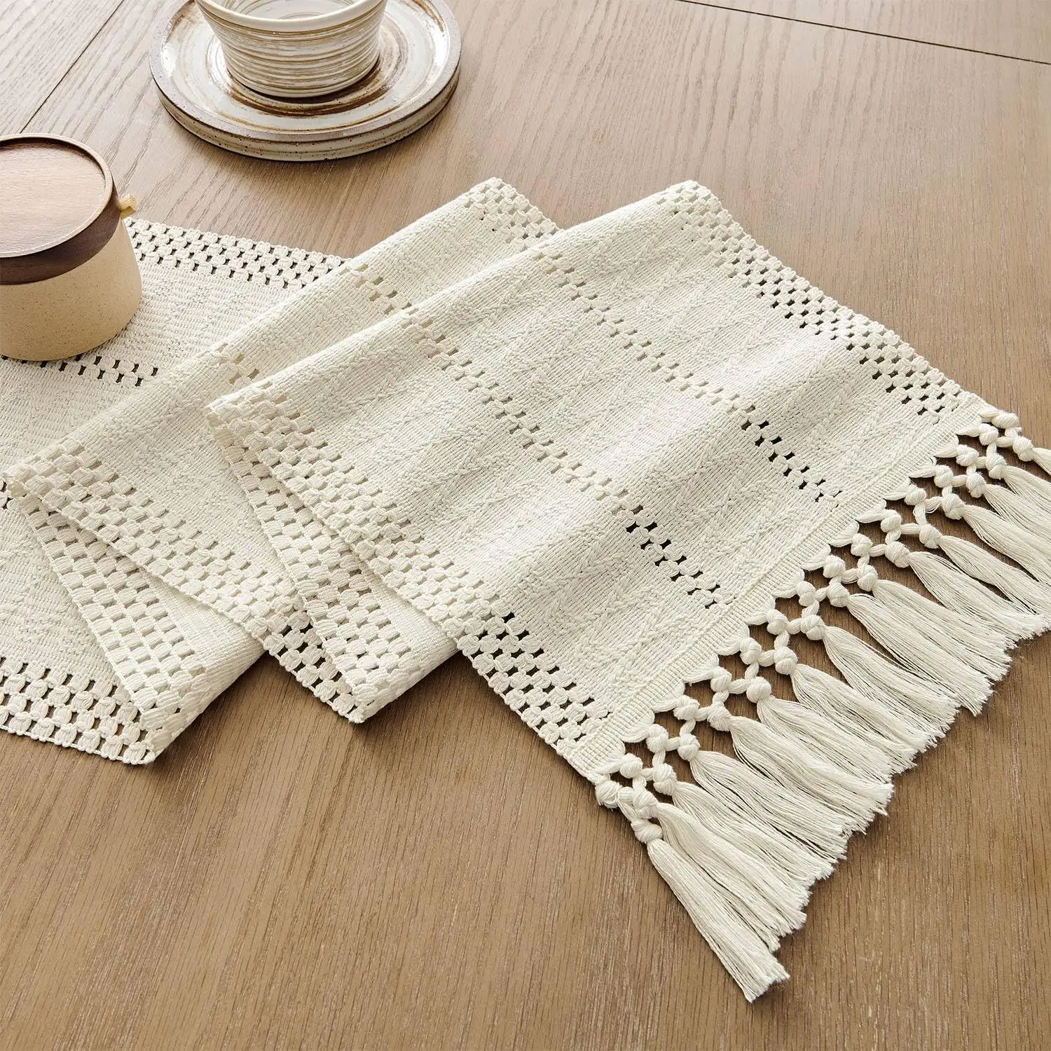 Skymoving New Custom Home Textiles Boho Table Runner Ivory Farmhouse Luxury Woven Table Runners with Tassels for Home Decor