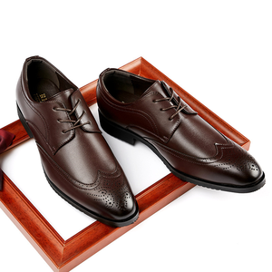 Zapatos de vestir informales de negocios con punta estrecha Brogue Oxfords acolchados para hombres para jóvenes profesionales - Product Image 2