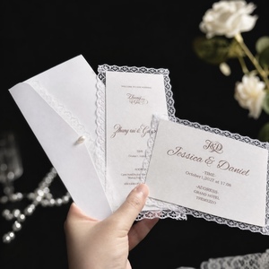การ์ดเชิญงานแต่งงานลายลูกไม้หรูหราพิมพ์ลายวานิลลา พร้อมปั๊มทองแบบกำหนดเอง กระดาษอาร์ต พิมพ์นูนลายแบบ Letterpress ดีไซน์สวยสง่าสำหรับเจสสิก้า - Product Image 1