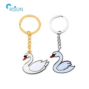 Llaveros Personalizados con Animales en 3D, Esmalte Brillante, Blanco y Negro, Cisne, Llavero Personalizado con Anillo para Llaves - Product Image 4