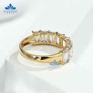 プロカスタム18KソリッドゴールドMoissaniteソリティアダイヤモンドリングエメラルドカット形状婚約ジュエリーGRA証明書付き - Product Image 4