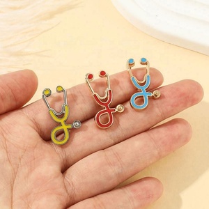 Hospital Chapéu Pin Emblemas Designer Esmalte Pin Auscultador Broche Desenhos Animados Enfermeira Médico Echometer Esmalte Pinos Lapela Estetoscópio - Product Image 2