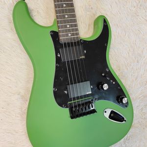 Guitare verte avec micros actifs, mécaniques de réglage verrouillables, excellent rapport qualité-prix, qualité professionnelle - Product Image 1