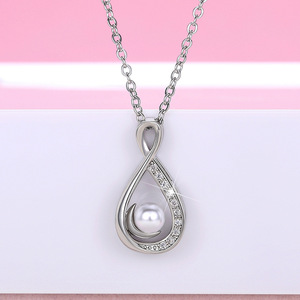 Collana con Ciondolo Sole Luna Stella per Donne, Gioielli di Moda Celestiale - Product Image 5
