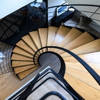 Escalier en colimaçon moderne Anewson en bois massif et fer forgé pour jardin intérieur, garde-corps métallique durable et écologique