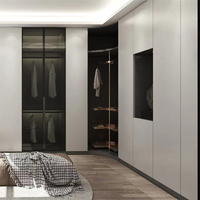 Dressing moderne minimaliste avec portes de placard en verre, tiroirs de rangement à fermeture douce, système de placard modulaire personnalisé