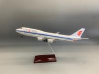 Modèle d'avion en résine B747 China Airlines de 37 cm avec éclairage LED, échelle 1/200, réplique d'avion, décoration de bureau, cadeau de collection