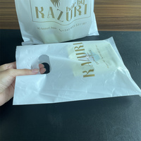Sac Shopping en Plastique Personnalisé avec Logo Imprimé Imperméable Poignée Découpée pour Vêtements/Chaussures/Sous-vêtements/Chaussettes Sacs Cadeaux