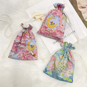 Factory Wholesale Double Layer <b>Oil</b> <b>Painting</b> Cotton Fabric Flannel Lining Drawstring Bag for Gift Box Packaging - Product Image 1