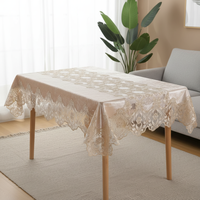 Nappe de mariage en velours brodé à la main en polyester avec design personnalisable et chemins de table