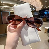Nouveautés 2026 – Lunettes de soleil tendance à petite monture pour femmes, protection UV, verres PC résistants, montures spéciales pour la conduite
