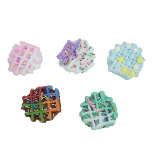 Jouets anti-stress TPR personnalisés de haute qualité, jouets à presser en forme de dessert, biscuits et aliments à rebond lent pour enfants, vente en gros - Product Image 1