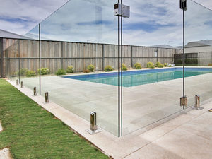 <span class=keywords><strong>Balustrade</strong></span> moderne en verre avec système <span class=keywords><strong>de</strong></span> fixation à vis cachées pour un design esthétique épuré, idéale pour les escaliers intérieurs et les rampes <span class=keywords><strong>de</strong></span> <span class=keywords><strong>mezzanine</strong></span>. - Product Image 3