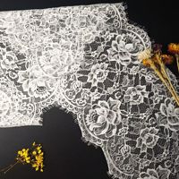 ERKOUMI Tissu en dentelle Chantilly en nylon premium de 30 cm, blanc, à double feston, dentelle française fine pour robe de mariée longue et fluide de luxe