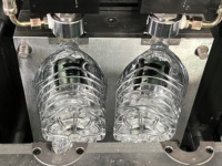 Machine de soufflage de bouteilles PET semi-automatique à 2 cavités contrôlée par PLC pour 5L, haute productivité