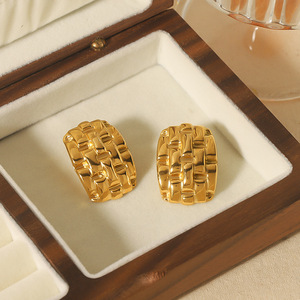 Boucles d'oreilles géométriques en acier inoxydable plaqué or 18 carats pour femmes, bijoux de mode pour tous les jours - Product Image 1