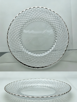 Assiette de présentation en verre de luxe à motif diamant cristallin avec bordure argentée, réutilisable pour la restauration et l'usage domestique quotidien