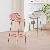 Tabourets de bar en plastique de style simple en gros pour salle à manger, bar, café, usage commercial intérieur