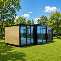 Maison préfabriquée extensible en conteneur avec revêtement en bois, mur entièrement vitré, mini-villa portable pour camping, séjour à la maison ou complexe hôtelier