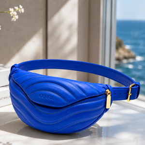 Sac de poitrine en similicuir matelassé ondulé, sac bandoulière croissant avec quincaillerie dorée, sac à bandoulière réglable pour femme - Product Image 3