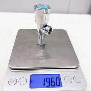 Válvula angular electrochapada 304 con núcleo de cobre de 195g para agua - Product Image 2