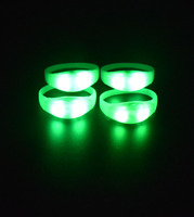 Benutzer definiertes Logo 2.4G DMX512 Drahtlose LED-Armbänder mit Fernbedienung für Graduation Ramadan & Thanksgiving LED-Beleuchtungs armbänder