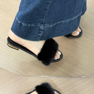 2025 nuove pantofole di pelliccia da donna sandali estivi Casual da esterno sandali con tacco basso di fascia alta pantofole di vera pelliccia di <span class=keywords><strong>visone</strong></span> - Product Image 4