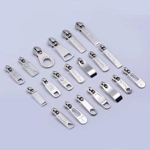 Vendita calda Logo personalizzato in rilievo in metallo <span class=keywords><strong>cerniera</strong></span> tirante argento spazzolato-cursori <span class=keywords><strong>cerniera</strong></span> di alta qualità - Product Image 2