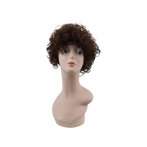 Perruque Courte <span class=keywords><strong>Afro</strong></span> Bouclée Marron Foncé en Fibre Haute Température, Boucles Moelleuses et Désordonnées, Bonnet Ajustable pour Hommes et Femmes, <span class=keywords><strong>Coiffure</strong></span> Quotidienne Décontractée - Product Image 2