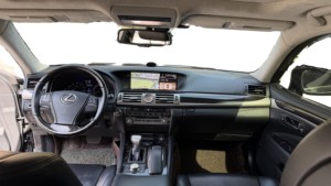 Lexus LS460L 2017, berline essence, conduite à gauche, voiture d'occasion du Japon, exportée de Corée, automatique, propulsion arrière, 5 places, empattement long - Product Image 4