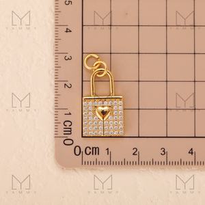 Nuevo Collar de Moda para Mujer con Colgante de Medallón de Oro y Dijes de Candado Llave y Corazón con Diamantes de Cristal Incrustados - Product Image 6