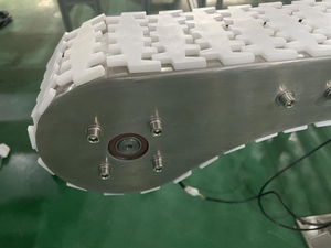 Gebogen Roestvrijstalen Flexibele Kettingtransporteur Met Instelbare Snelheid En Duurzaam Ontwerp Voor De Dagelijkse Chemische Industrie Van Levensmiddelen - Product Image 4