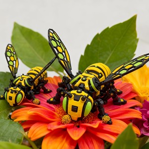 Modelo de Abeja Mecánica Impresa en 3D, Amarilla y Negra, con Articulaciones Móviles, Figura de Acción de Insecto de Plástico - Product Image 3