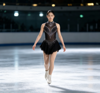 Robe de patinage artistique noire à col montant sans manches, ornée de strass épais en maille pour la compétition et les spectacles des filles adultes