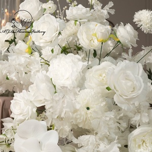 Centro de Mesa Floral Artificial en Cascada con Rosas Blancas Elegantes y Perlas, Camino de Mesa para Decoración de Bodas y Eventos de Lujo - Product Image 3