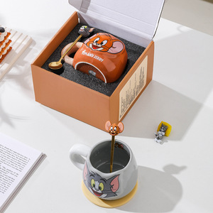 Taza de Cerámica con Diseño de Gato y Ratón, Estilo <span class=keywords><strong>Anime</strong></span>, Linda Taza con Forma de Dibujo Animado, con Marcas de Escala, para Desayuno, Café y Leche, Incluye Cuchara y Piruleta - Product Image 4