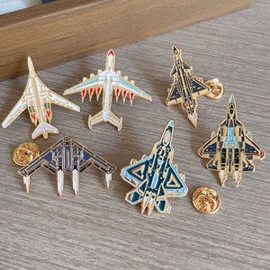 เข็มกลัดเครื่องบินโชว์จากจูไห่สำหรับ J-20ป้ายโลหะที่ระลึกสำหรับชายหญิงกระเป๋านักเรียน - Product Image 1