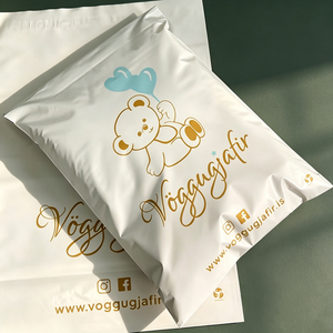ถุงพลาสติกกันน้ำพิมพ์โลโก้ตามสั่งแบบหนาสำหรับส่งสินค้าเสื้อผ้า ขายส่ง - Product Image 4